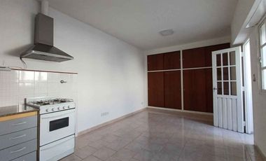 Alquiler V. Urquiza monoambiente con balcón
