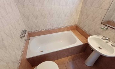 Alquiler V. Urquiza monoambiente con balcón