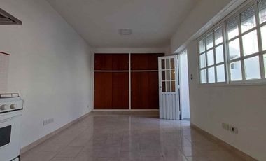 Alquiler V. Urquiza monoambiente con balcón