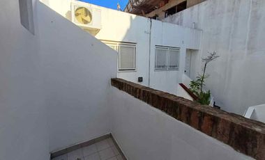 Alquiler V. Urquiza monoambiente con balcón