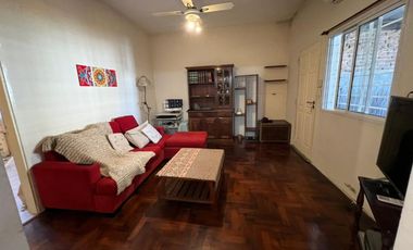 VENTA CASA 4 AMBIENTES CON COCHERA - BERNAL