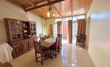 VENTA CASA 4 AMBIENTES CON COCHERA - BERNAL