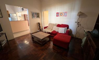 VENTA CASA 4 AMBIENTES CON COCHERA - BERNAL