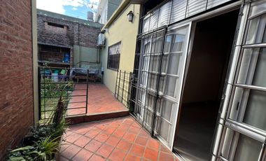 VENTA CASA 4 AMBIENTES CON COCHERA - BERNAL