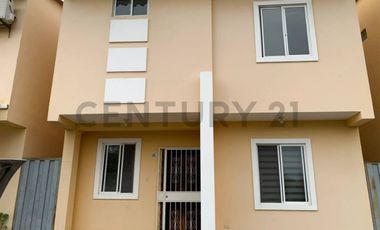 Metrópolis Etapa Dos: casas listas para habitar en Manta