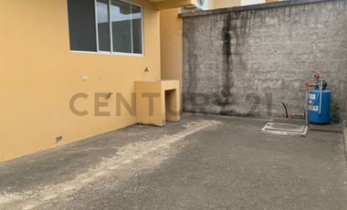 Metrópolis Etapa Dos: casas listas para habitar en Manta