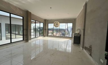 Local esquinero 37.85 m² en Plaza Comercial alto trafico La Joya