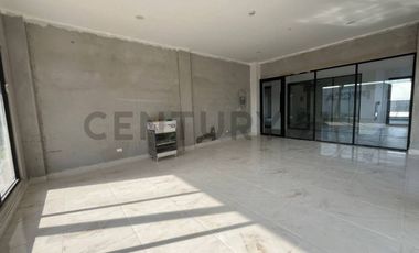 Local esquinero 37.85 m² en Plaza Comercial alto trafico La Joya