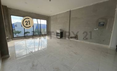 Local esquinero 37.85 m² en Plaza Comercial alto trafico La Joya