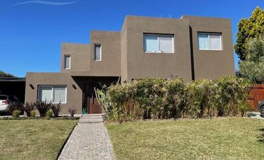 Casa en venta en San Isidro Labrador - Villanueva