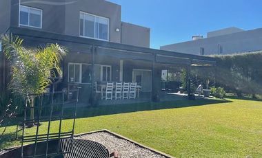Casa en venta en San Isidro Labrador - Villanueva