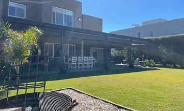 Casa en venta en San Isidro Labrador - Villanueva