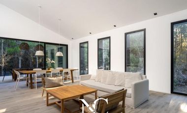 Casa en venta en Costa Esmeralda con fondo libre