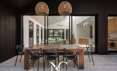 Casa en venta en Costa Esmeralda con fondo libre