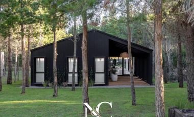 Casa en venta en Costa Esmeralda con fondo libre