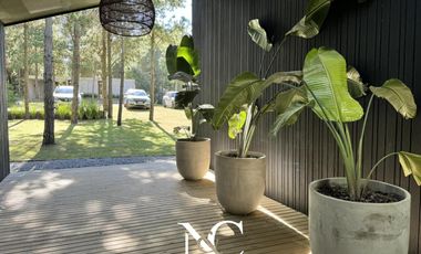 Casa en venta en Costa Esmeralda con fondo libre