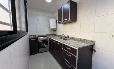 Departamento ph dos ambientes con patio en alquiler en Wilde