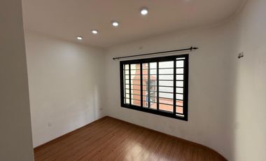 Departamento ph dos ambientes con patio en alquiler en Wilde