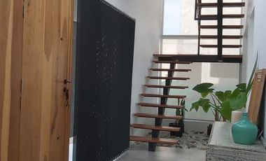 EXCELENTE. GRAN LOTE A LA LAGUNA. MODERNA E IMPECABLE.