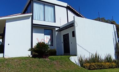 Hogar Contemporáneo en San Diego Alcalá, Ixtapan