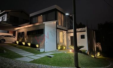 Hogar Contemporáneo en San Diego Alcalá, Ixtapan
