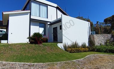 Hogar Contemporáneo en San Diego Alcalá, Ixtapan