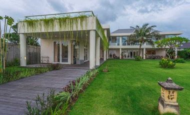 Villa Mewah Tepi Pantai Ketewel Luas dan Strategis