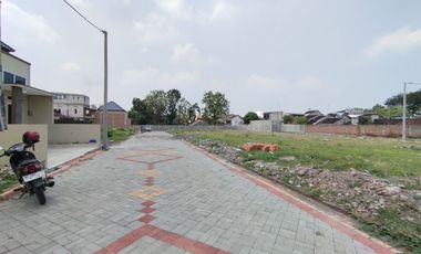 Rumah Baru Dekat Ke Kampus UNS Pesan Bangun 1 dan. Lantai