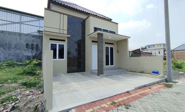 Rumah Baru Dekat Ke Kampus UNS Pesan Bangun 1 dan. Lantai