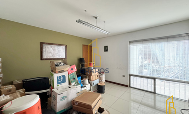 Amplias oficinas en venta