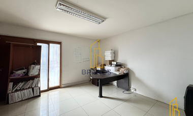 Amplias oficinas en venta