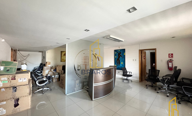 Amplias oficinas en venta