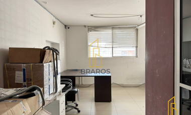 Amplias oficinas en venta