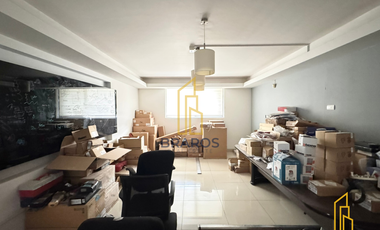 Amplias oficinas en venta