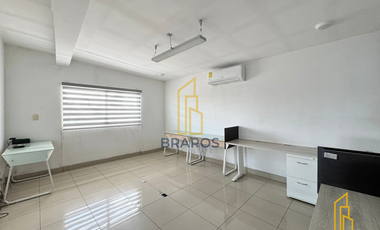 Amplias oficinas en venta