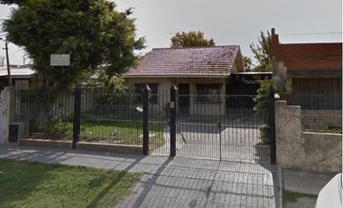 Casa en venta - 3 Dormitorios 2 Baños 4 Cocheras - 500Mts2 - Bernal Oeste