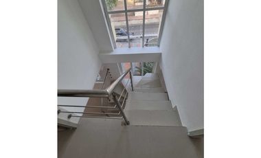 En venta Casa de 2 Niveles en Ciudad jardín - Barranquilla Norte