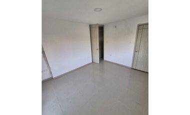 En venta Casa de 2 Niveles en Ciudad jardín - Barranquilla Norte