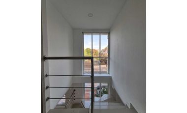 En venta Casa de 2 Niveles en Ciudad jardín - Barranquilla Norte
