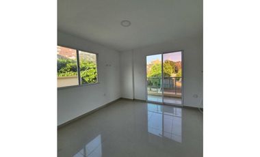 En venta Casa de 2 Niveles en Ciudad jardín - Barranquilla Norte