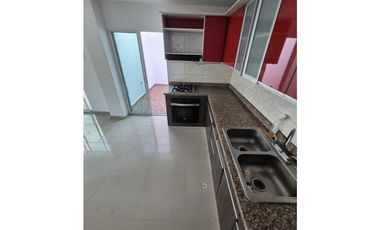 En venta Casa de 2 Niveles en Ciudad jardín - Barranquilla Norte