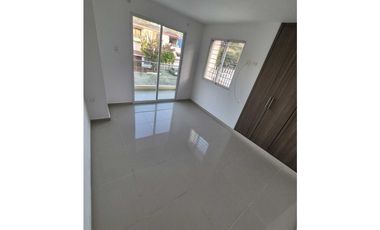 En venta Casa de 2 Niveles en Ciudad jardín - Barranquilla Norte