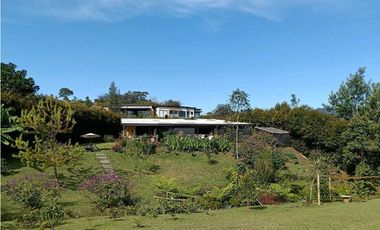 Espectacular casa finca en exclusiva unidad cerrada en La Ceja