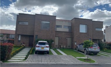 CASA AMPLIA EN ALQUILER EN PALO DE AGUA