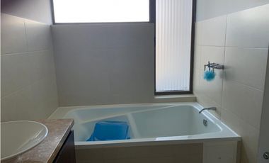CASA AMPLIA EN ALQUILER EN PALO DE AGUA
