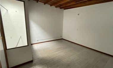 Renta de casa en la Estrella sector Suramerica
