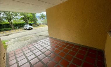 Renta de casa en la Estrella sector Suramerica