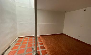 Renta de casa en la Estrella sector Suramerica