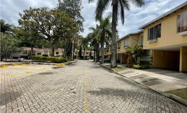Renta de casa en la Estrella sector Suramerica