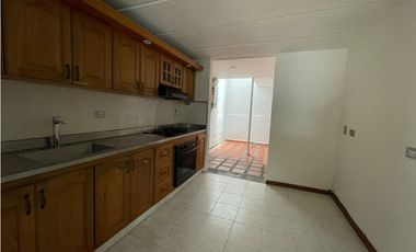 Renta de casa en la Estrella sector Suramerica